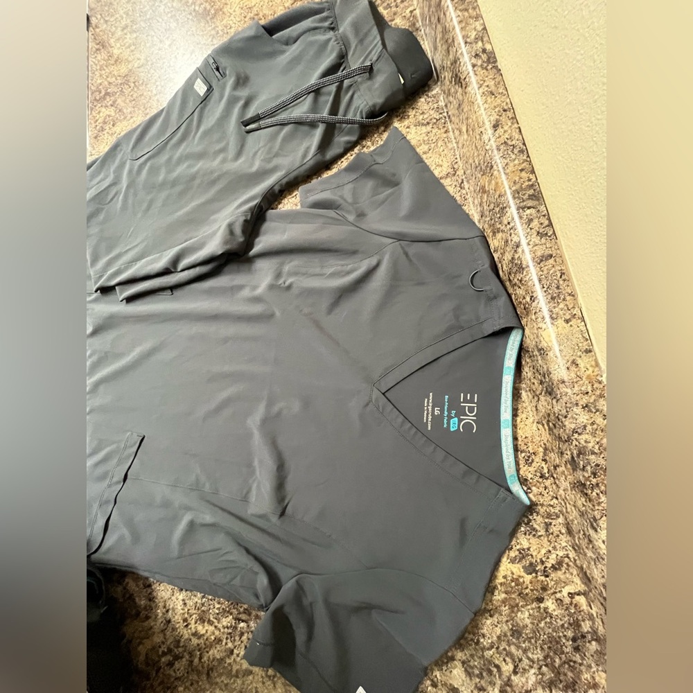 Epic Women’s Scrub Set in Dark Gray - Picture 2 of 13